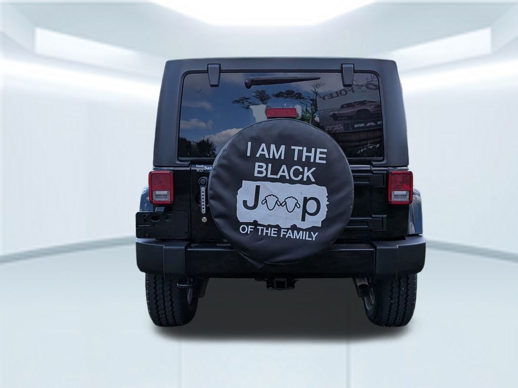 2016 Jeep Wrangler Unlimited Sahara photo 4