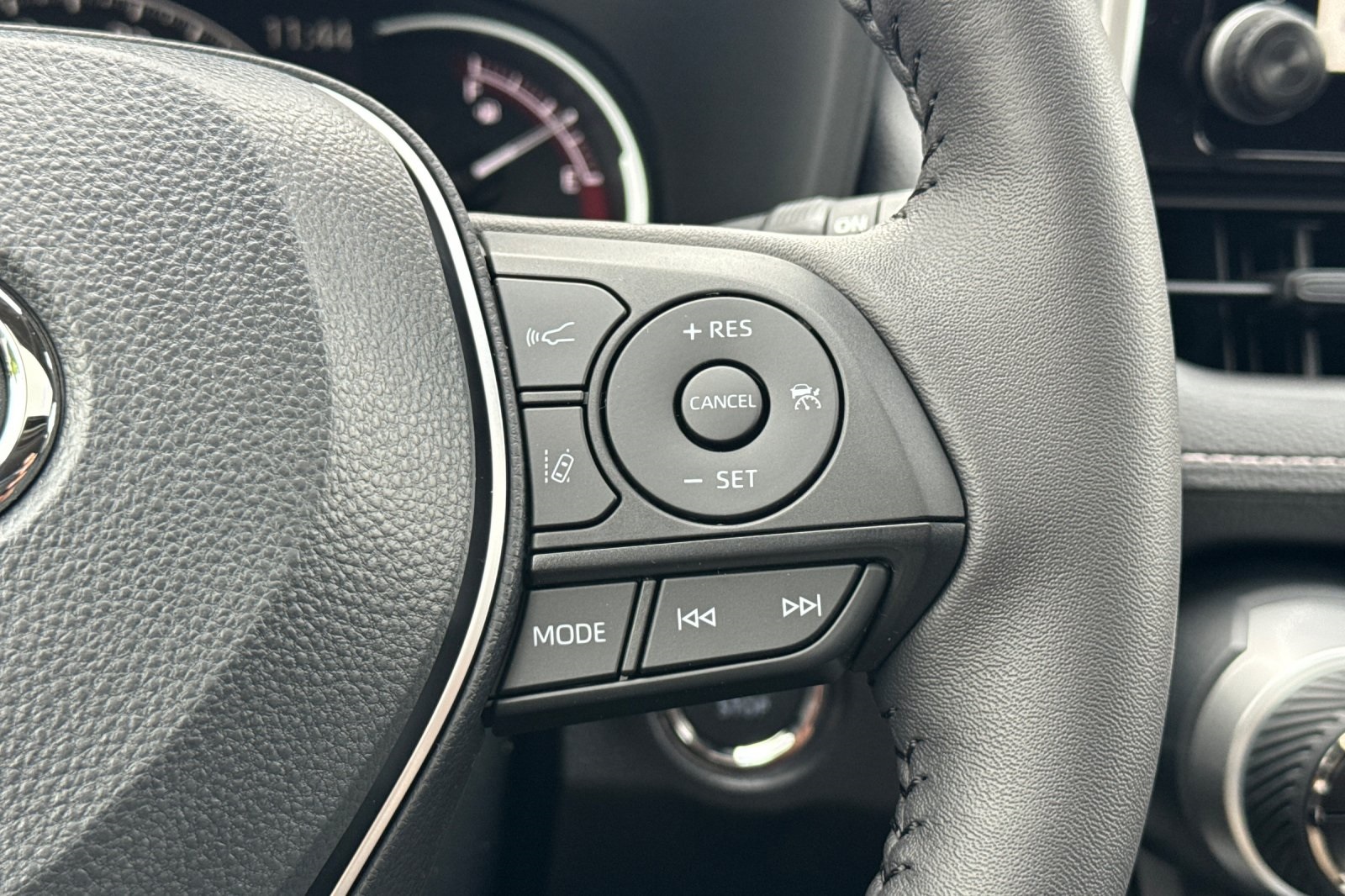 2025 Toyota RAV4 XLE photo 21