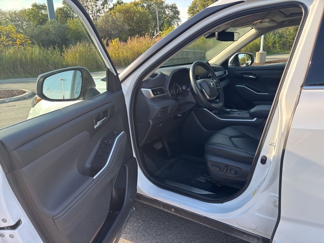 2022 Toyota Highlander XLE photo 3
