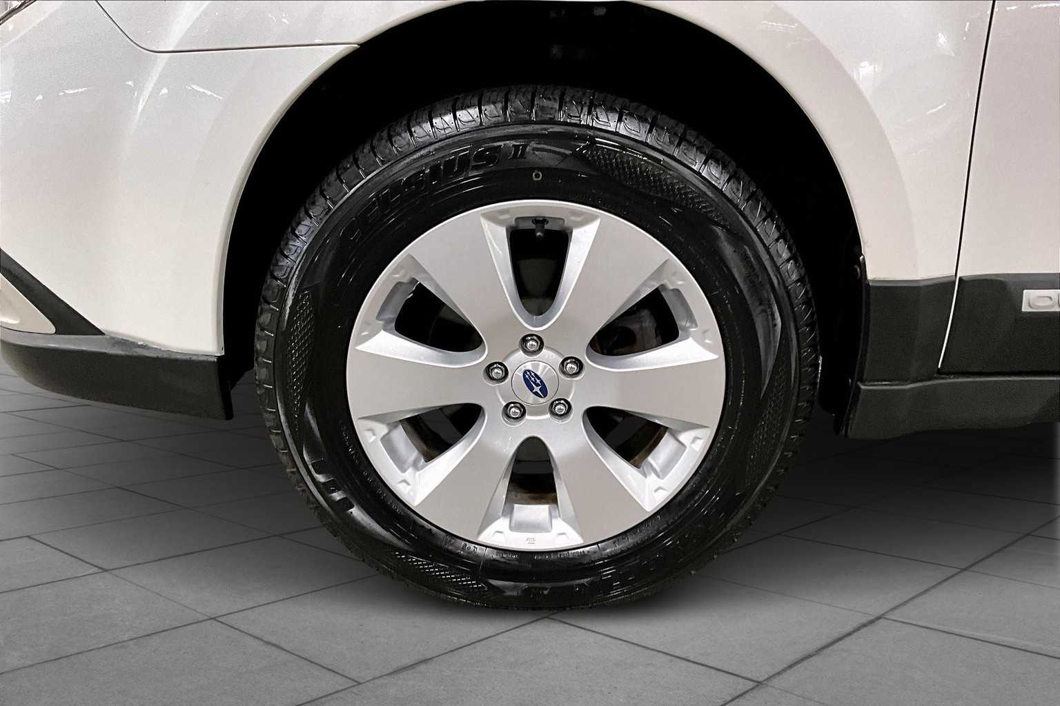 2012 Subaru Outback 2.5i Limited photo 9
