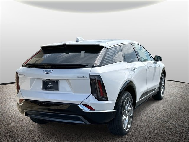 2025 Cadillac Optiq Luxury photo 2