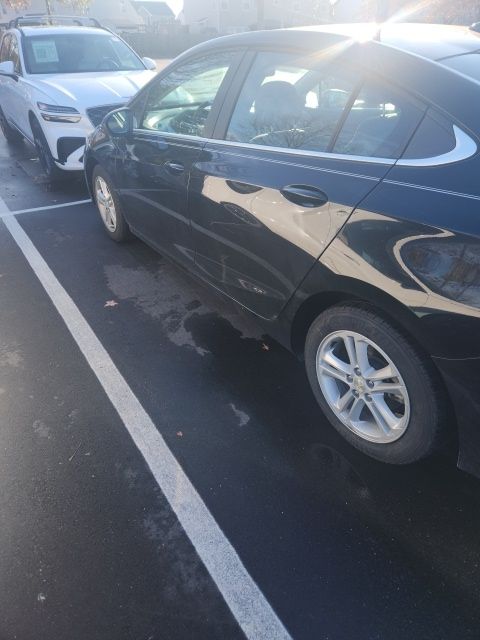 2018 Chevrolet Cruze LT photo 2