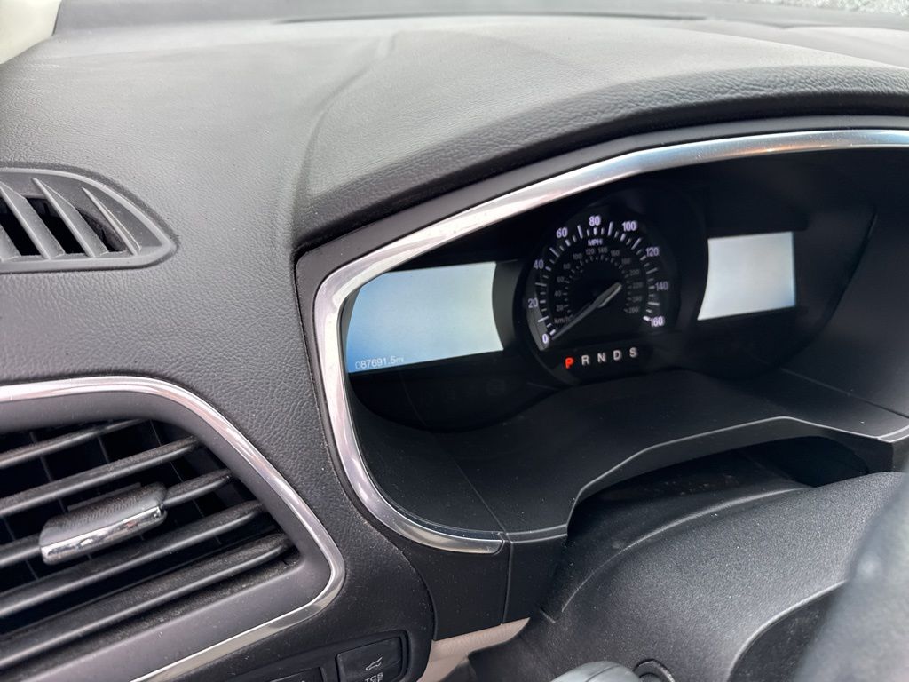 2019 Ford Edge Titanium photo 2