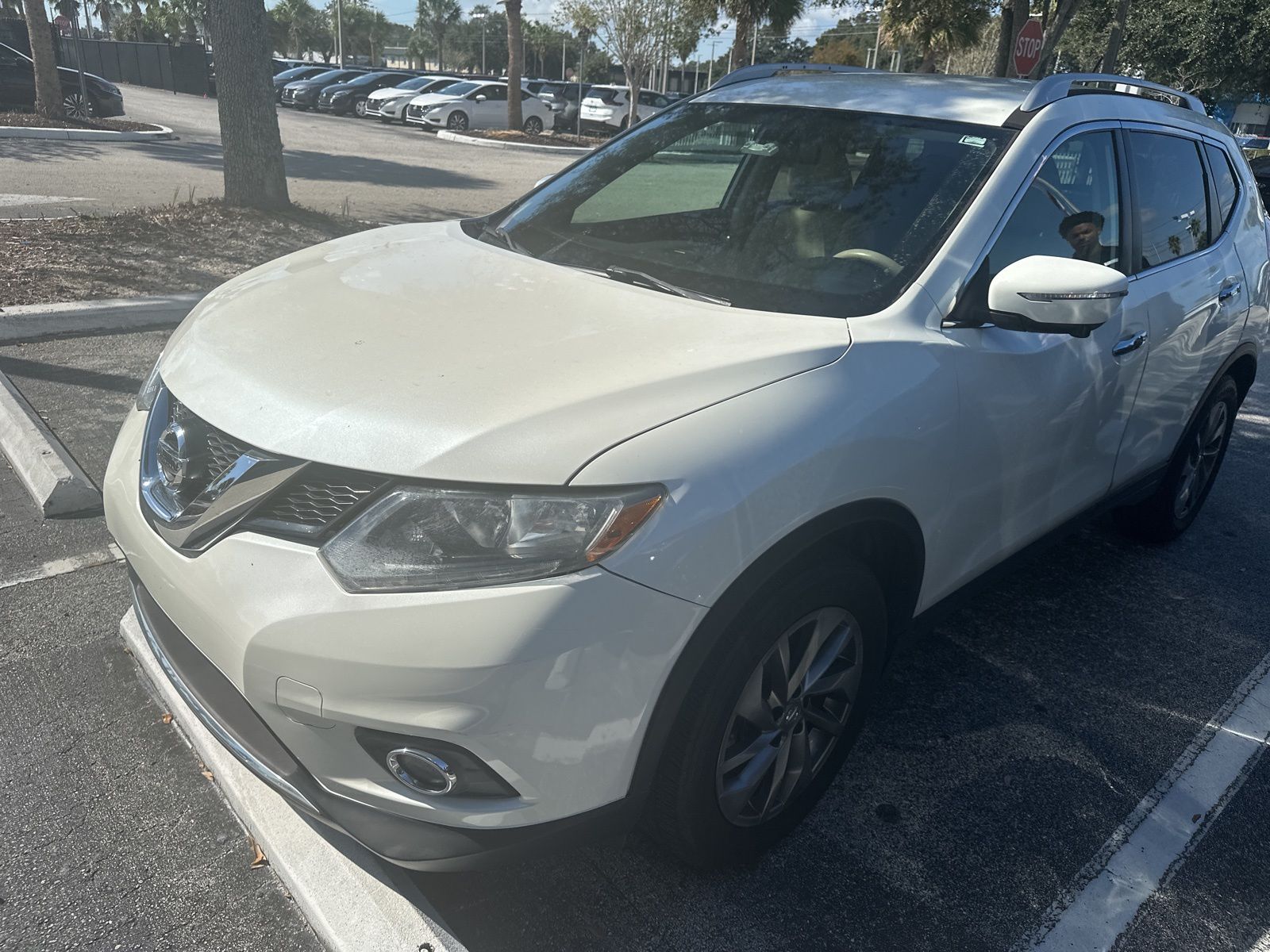 2015 Nissan Rogue SL photo 2