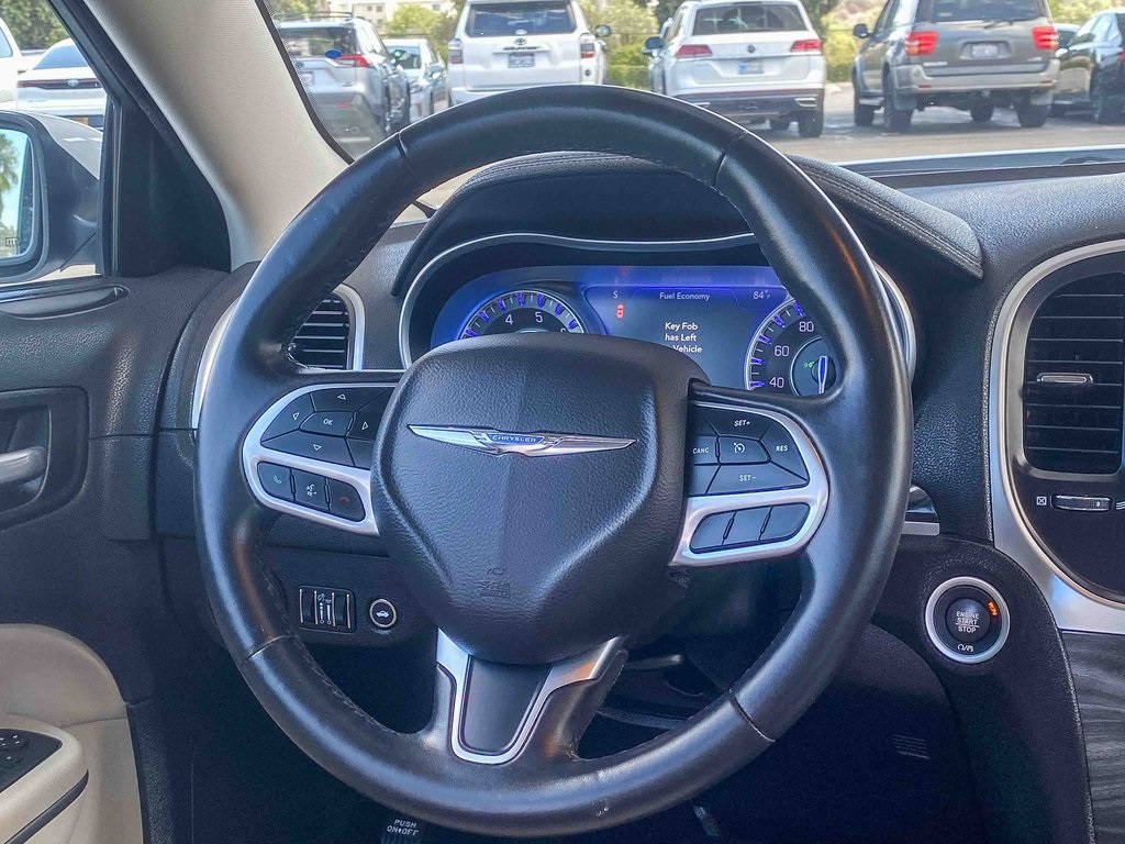 2021 Chrysler 300 Touring photo 12