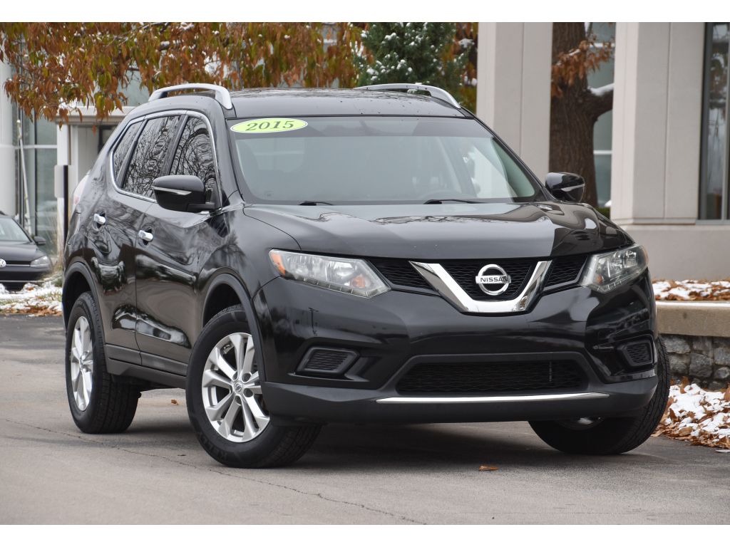 2015 Nissan Rogue SV's photo