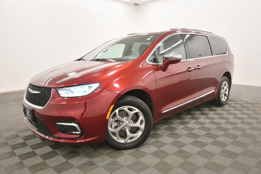 Used 2021 Chrysler Pacifica Limited with VIN 2C4RC3GG4MR536609 for sale in Rochester, Minnesota