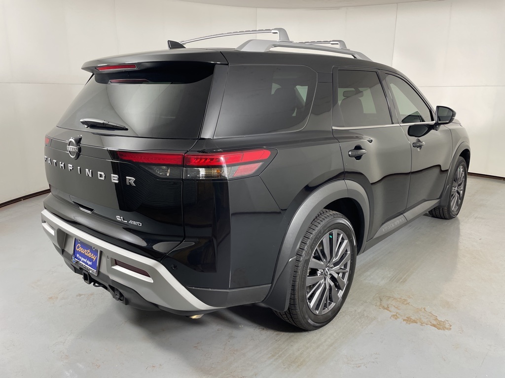 2022 Nissan Pathfinder SL photo 4