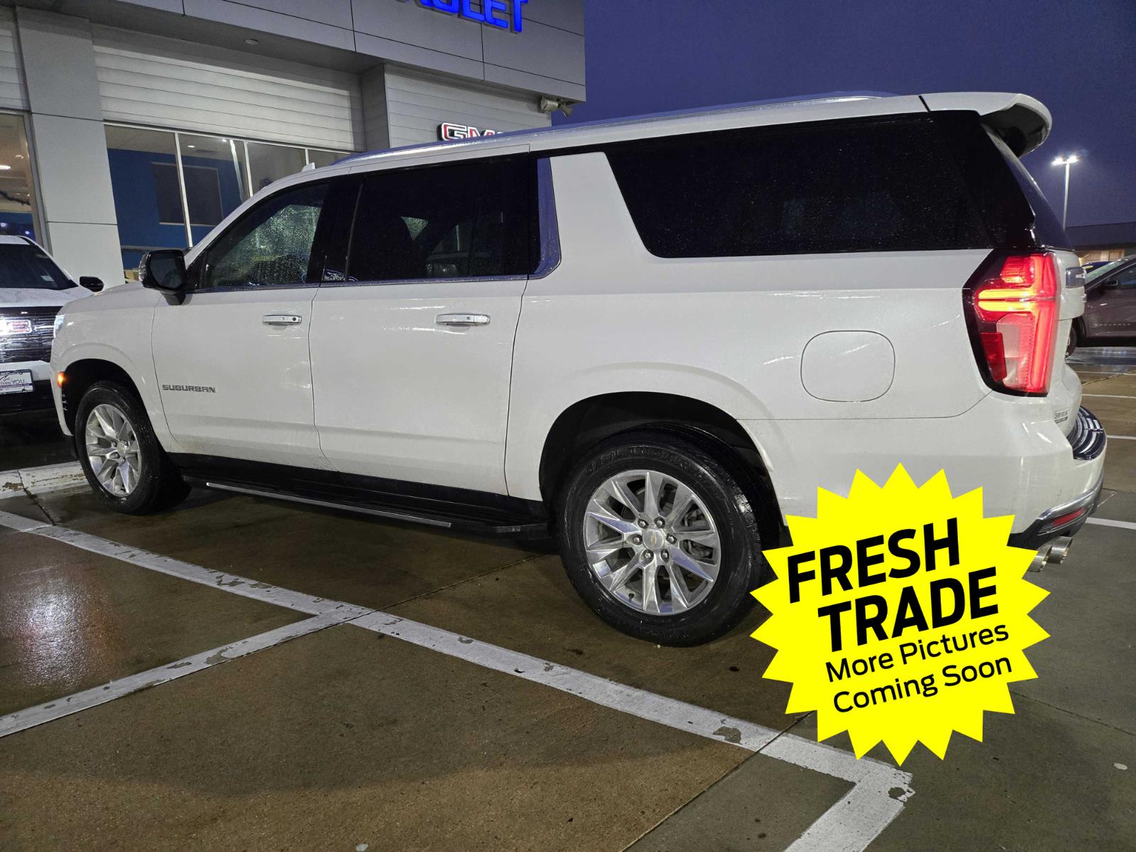 2021 Chevrolet Suburban Premier photo 2