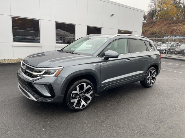 2022 Volkswagen Taos SEL photo 2