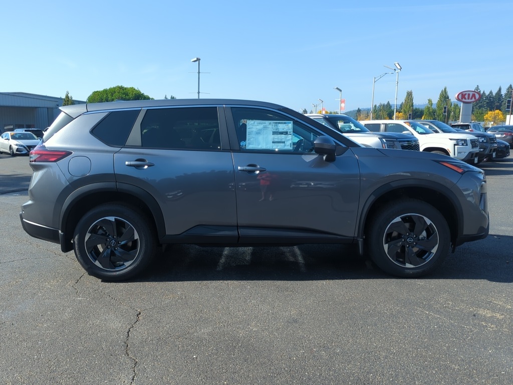 2026 Nissan Rogue SV AWD photo 4
