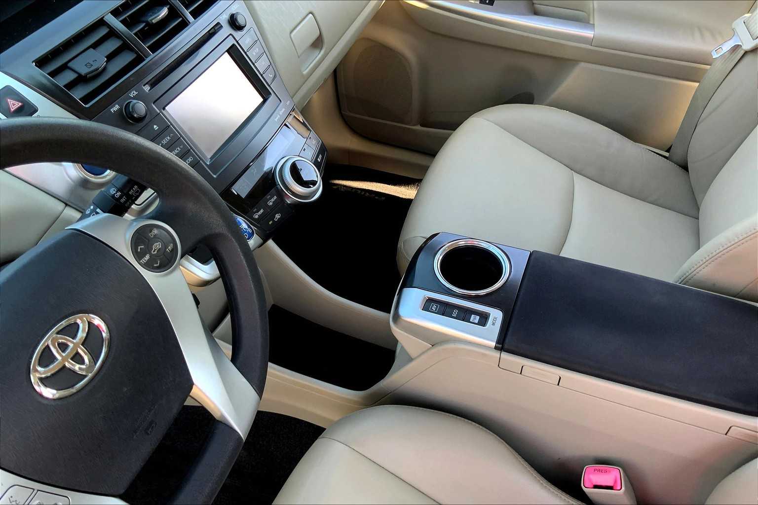 2012 Toyota Prius V Five photo 15