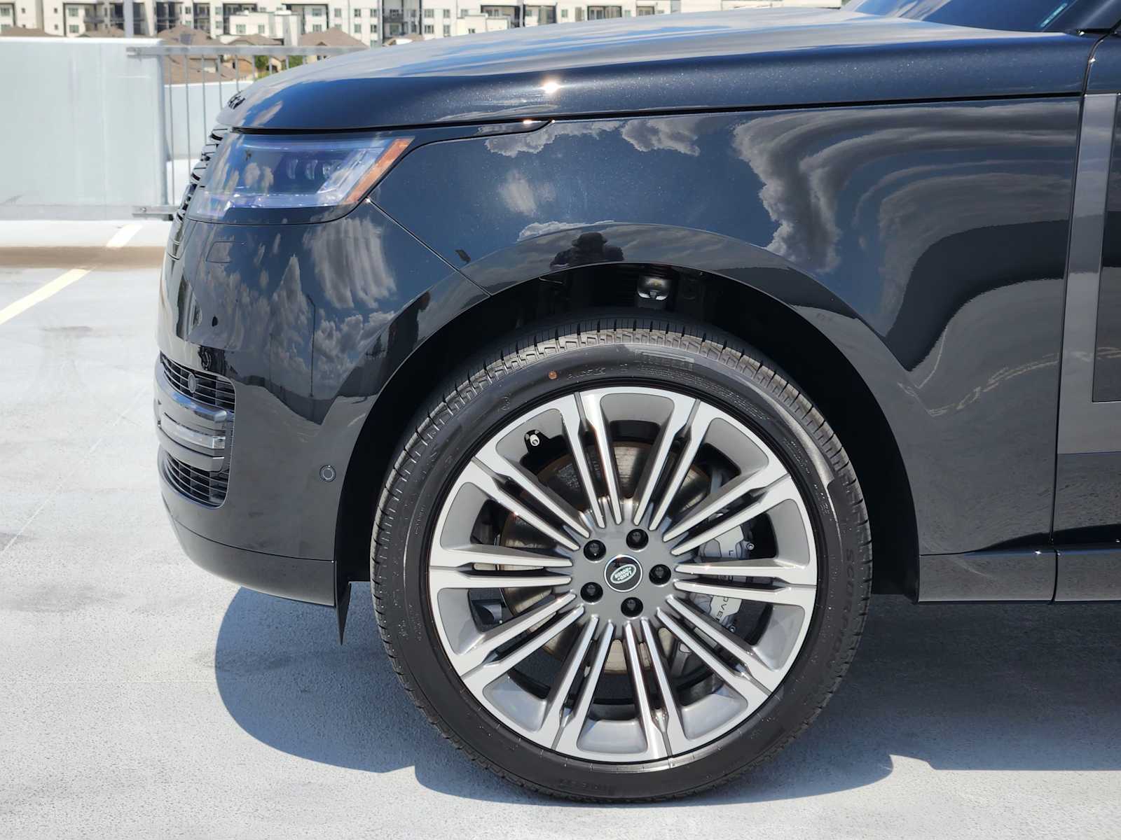 2025 Land Rover Range Rover SE photo 8