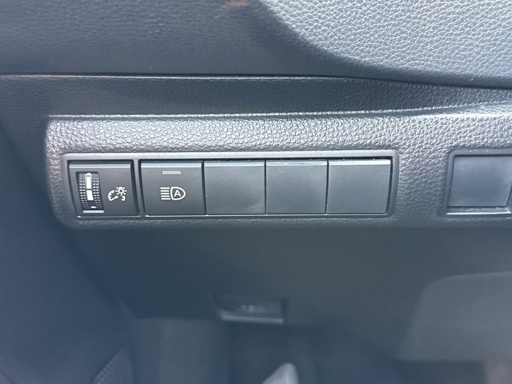 2022 Toyota Corolla LE photo 26