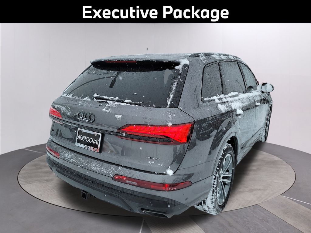 2025 Audi Q7 45 Premium Plus photo 3