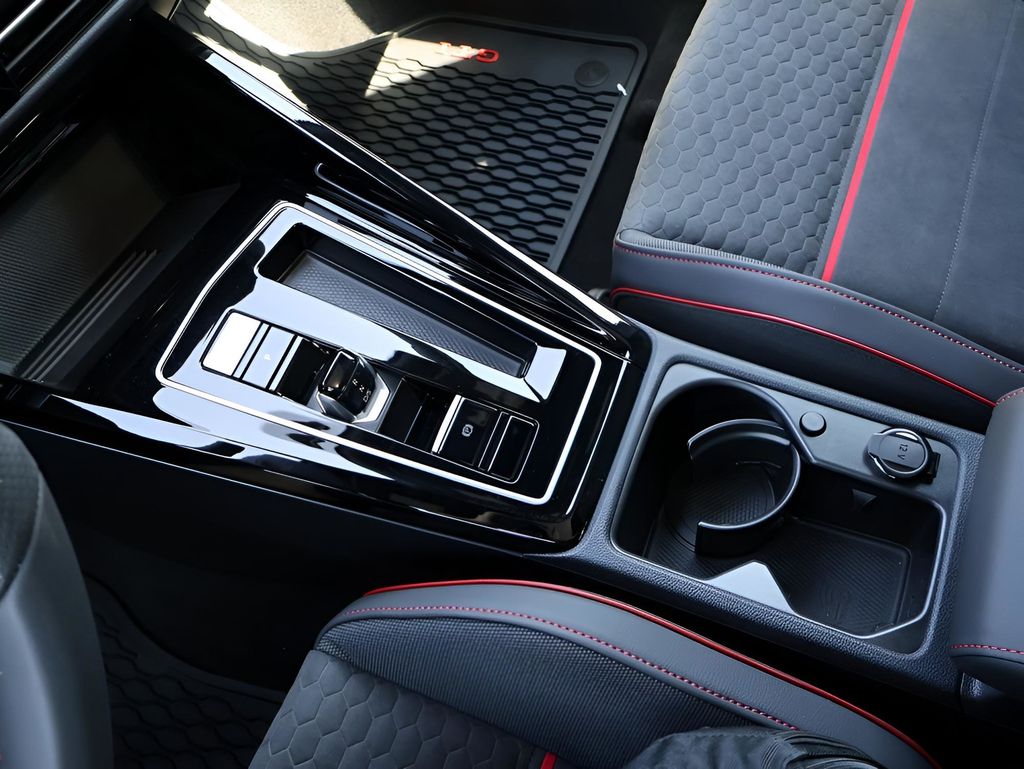 2025 Volkswagen Golf GTI SE photo 25
