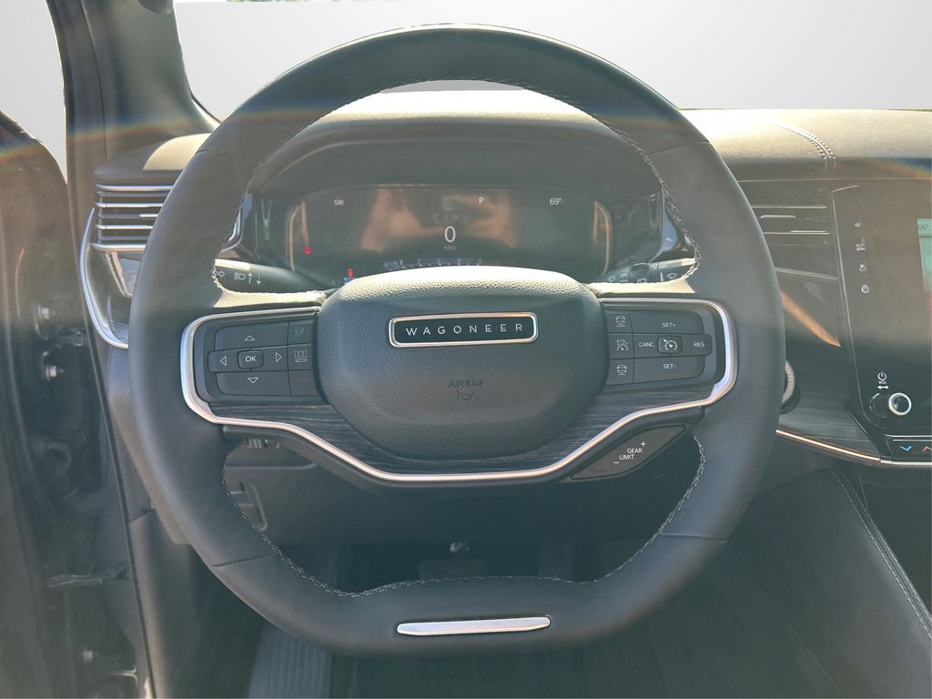 2023 Jeep Wagoneer Series III photo 18