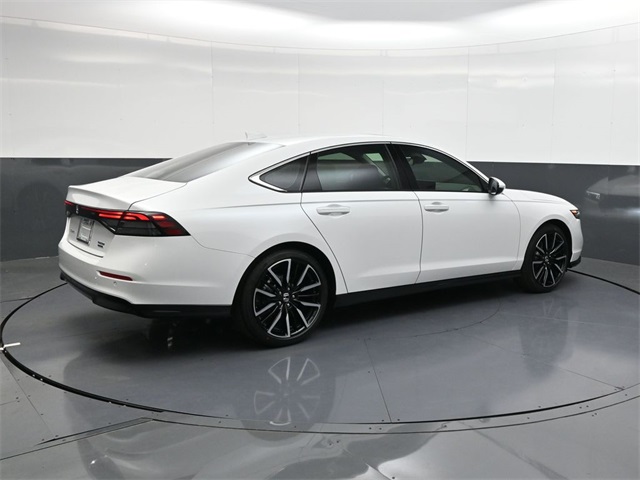 2025 Honda Accord Hybrid Touring photo 3