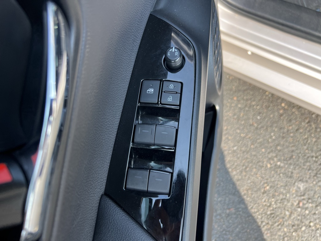 2019 Toyota Prius Prime Plus Premium Advanced photo 11