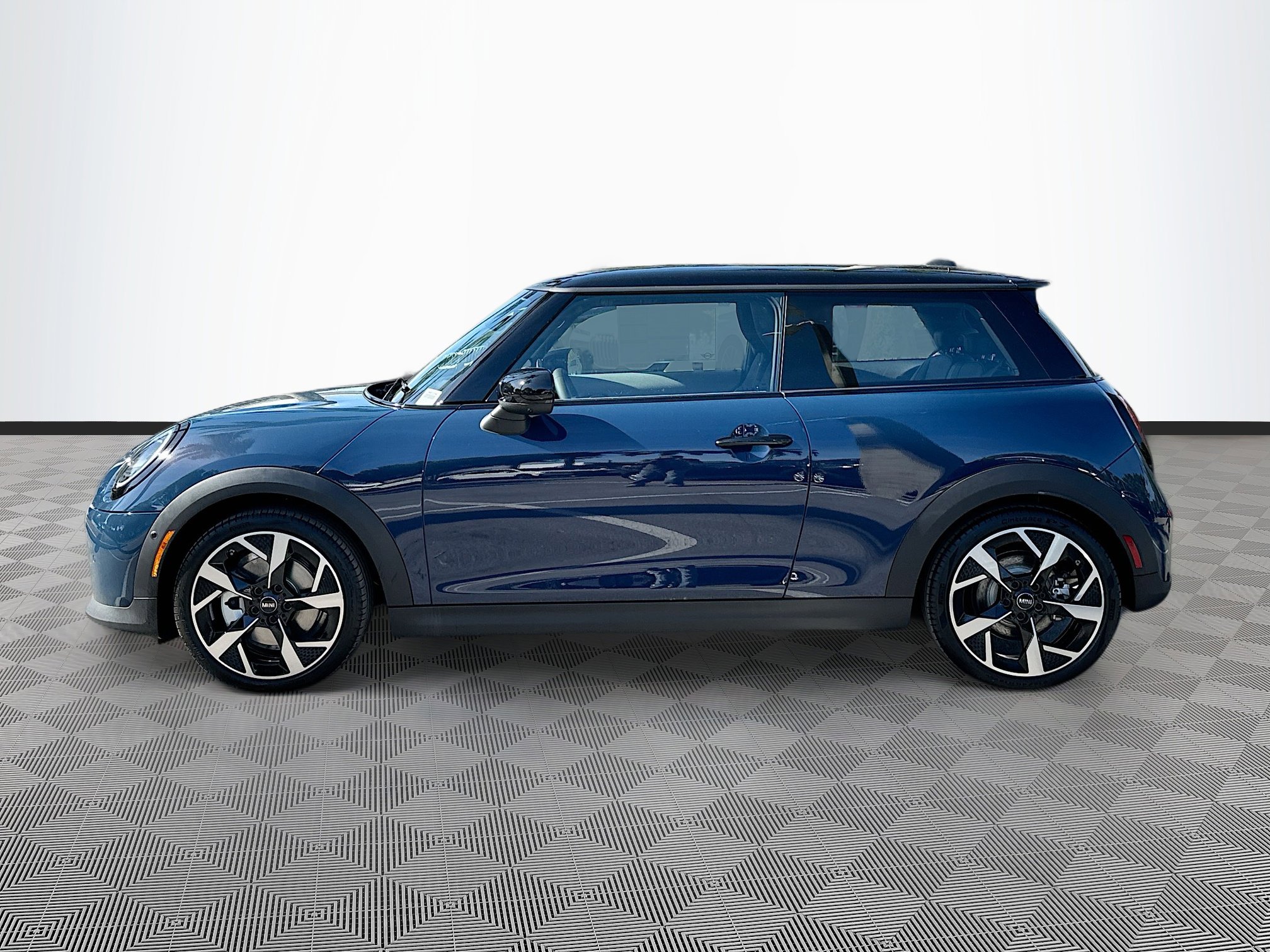 2025 Mini Cooper S Hardtop 2 Door Iconic photo 4