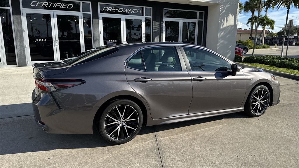 2023 Toyota Camry SE photo 3