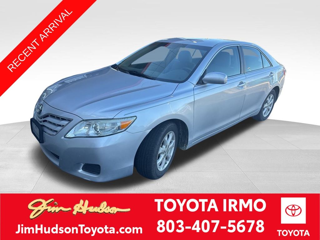 2011 Toyota Camry LE's photo