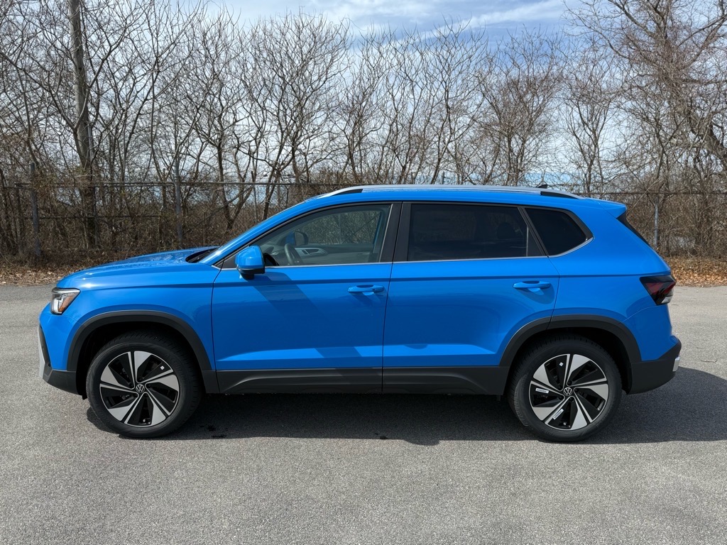 2025 Volkswagen Taos SE photo 4