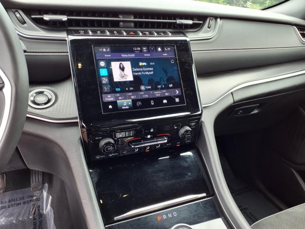 2023 Jeep Grand Cherokee Altitude photo 3