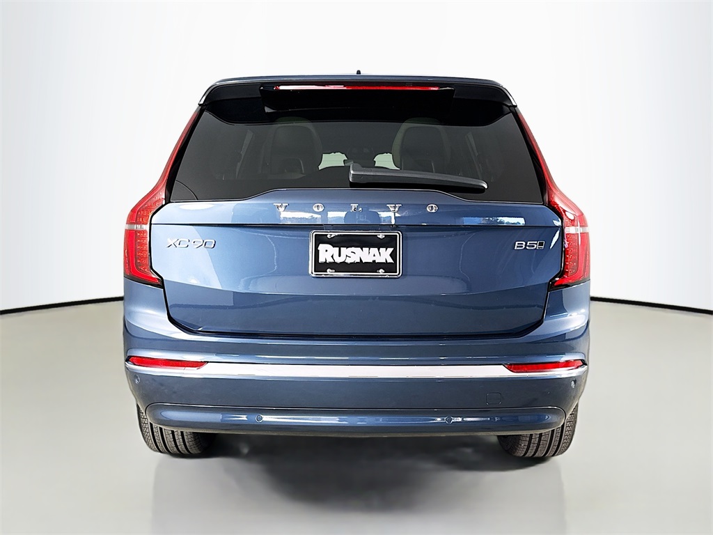 2026 Volvo XC90 B5 Plus photo 4