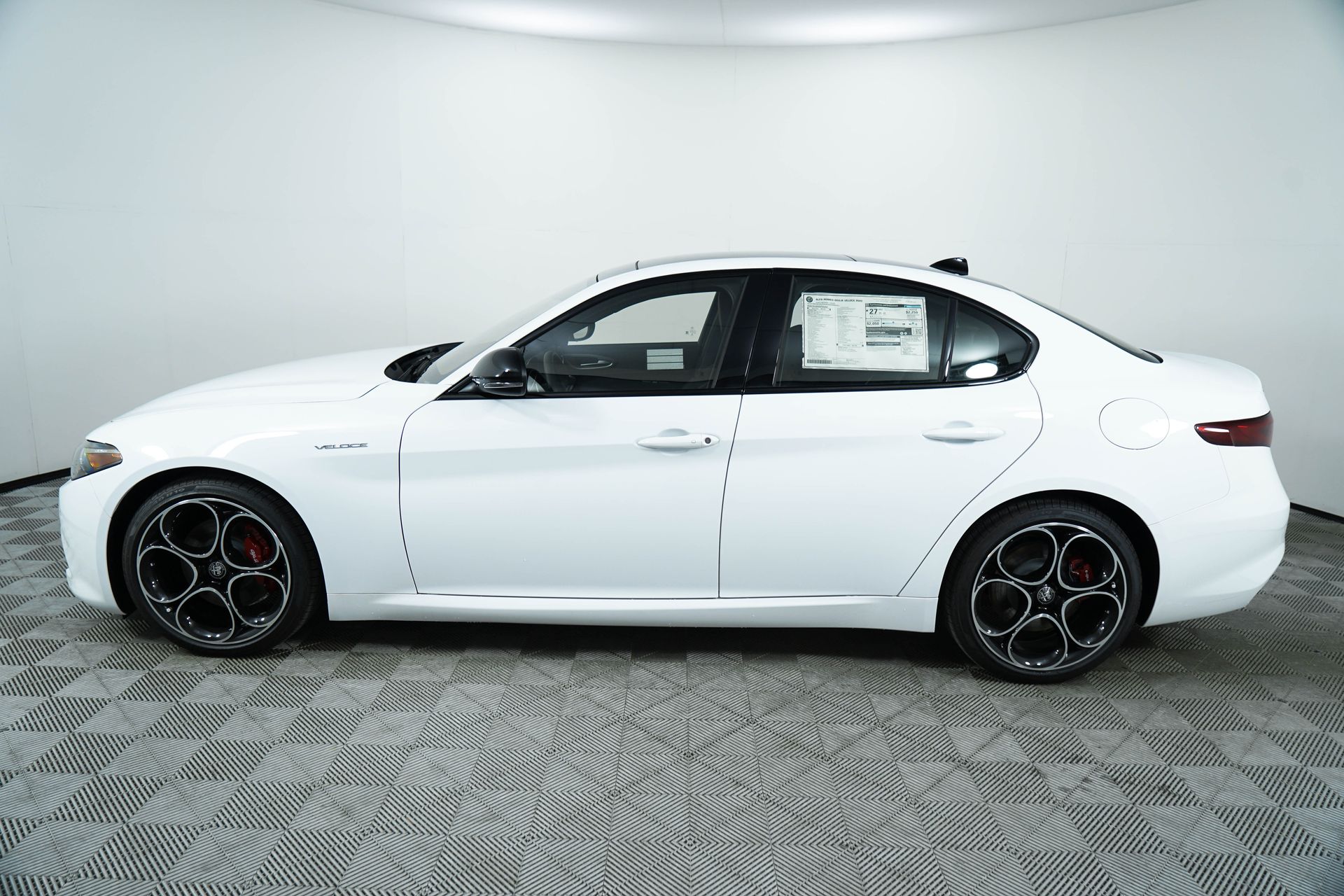 2023 Alfa Romeo Giulia Ti Veloce photo 4