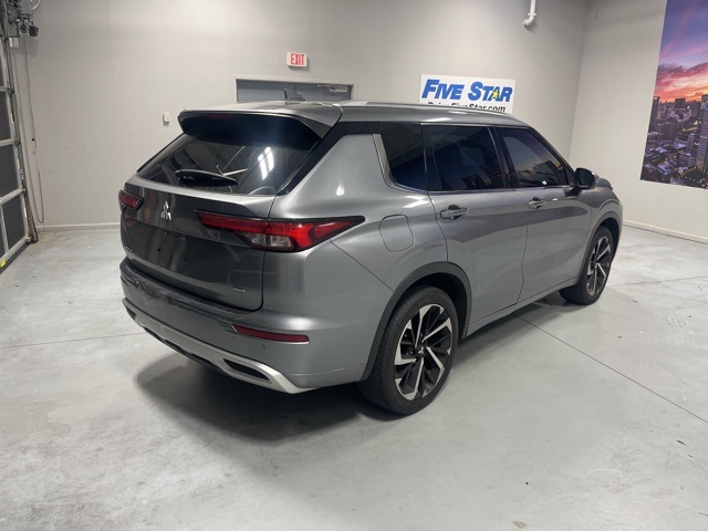 2023 Mitsubishi Outlander SEL photo 3