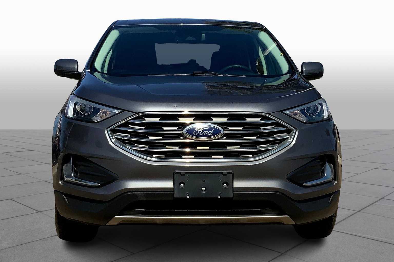 2022 Ford Edge SEL photo 3