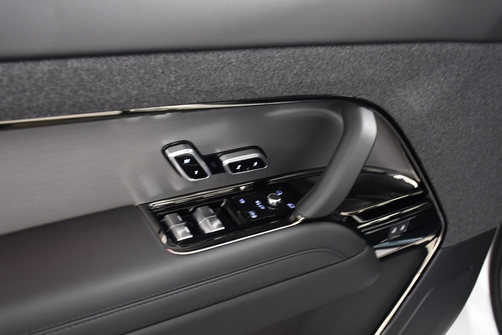 2025 Land Rover Range Rover Sport SE photo 15