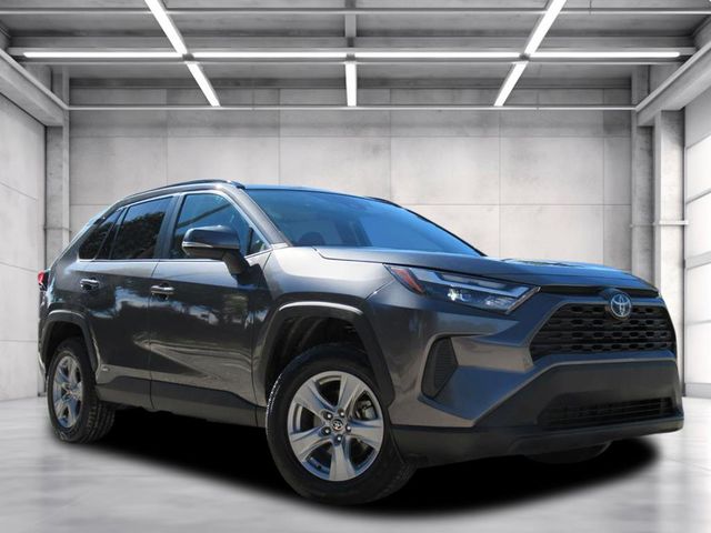 2022 Toyota RAV4 XLE's photo