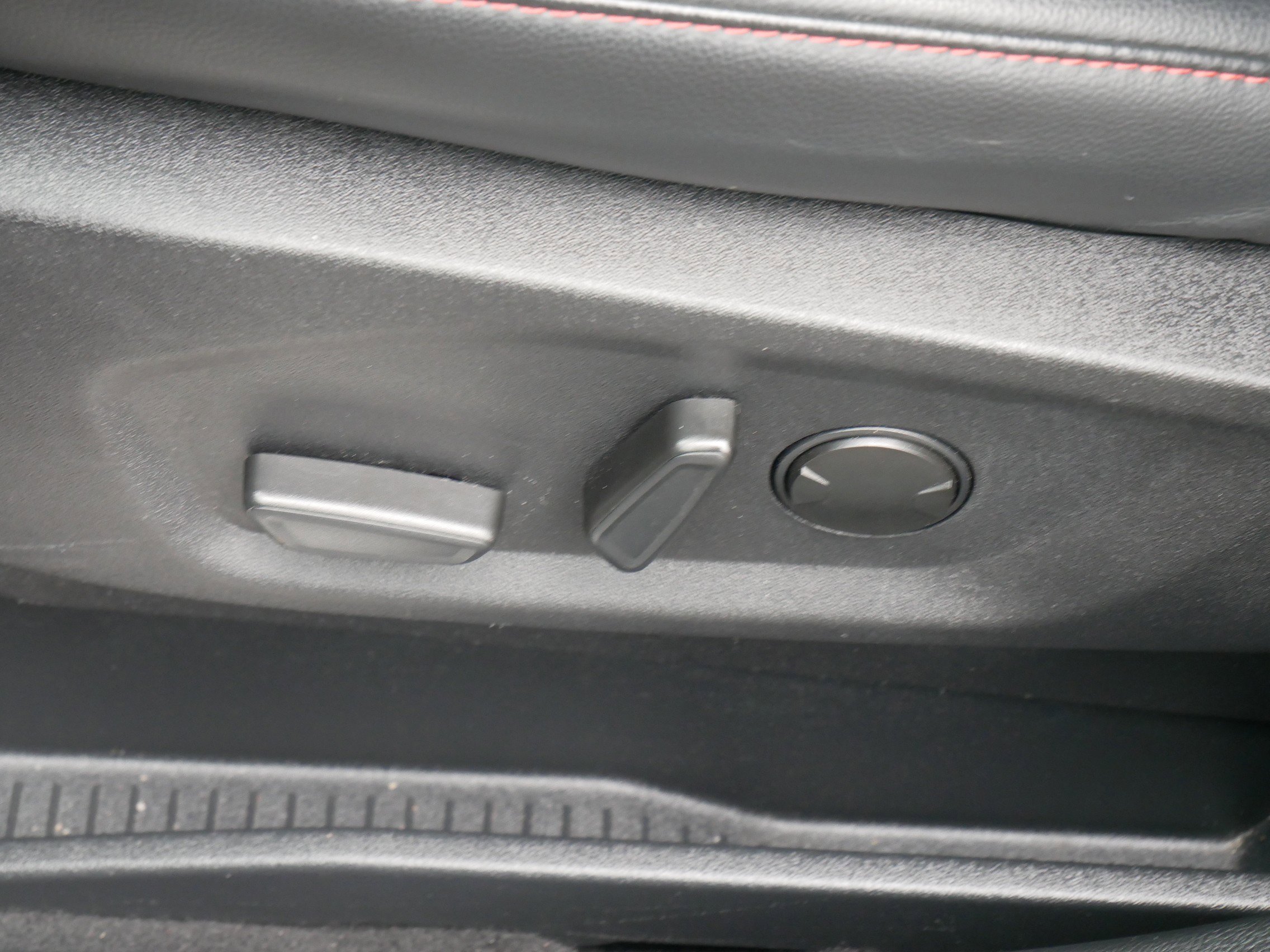 2024 Ford Edge ST-Line photo 17