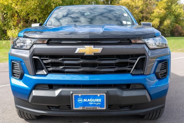 2023 Chevrolet Colorado LT photo 3