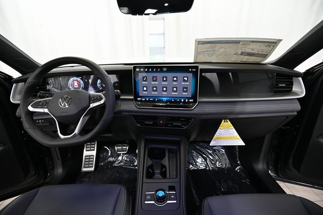 2025 Volkswagen Tiguan SE R-Line Black photo 2