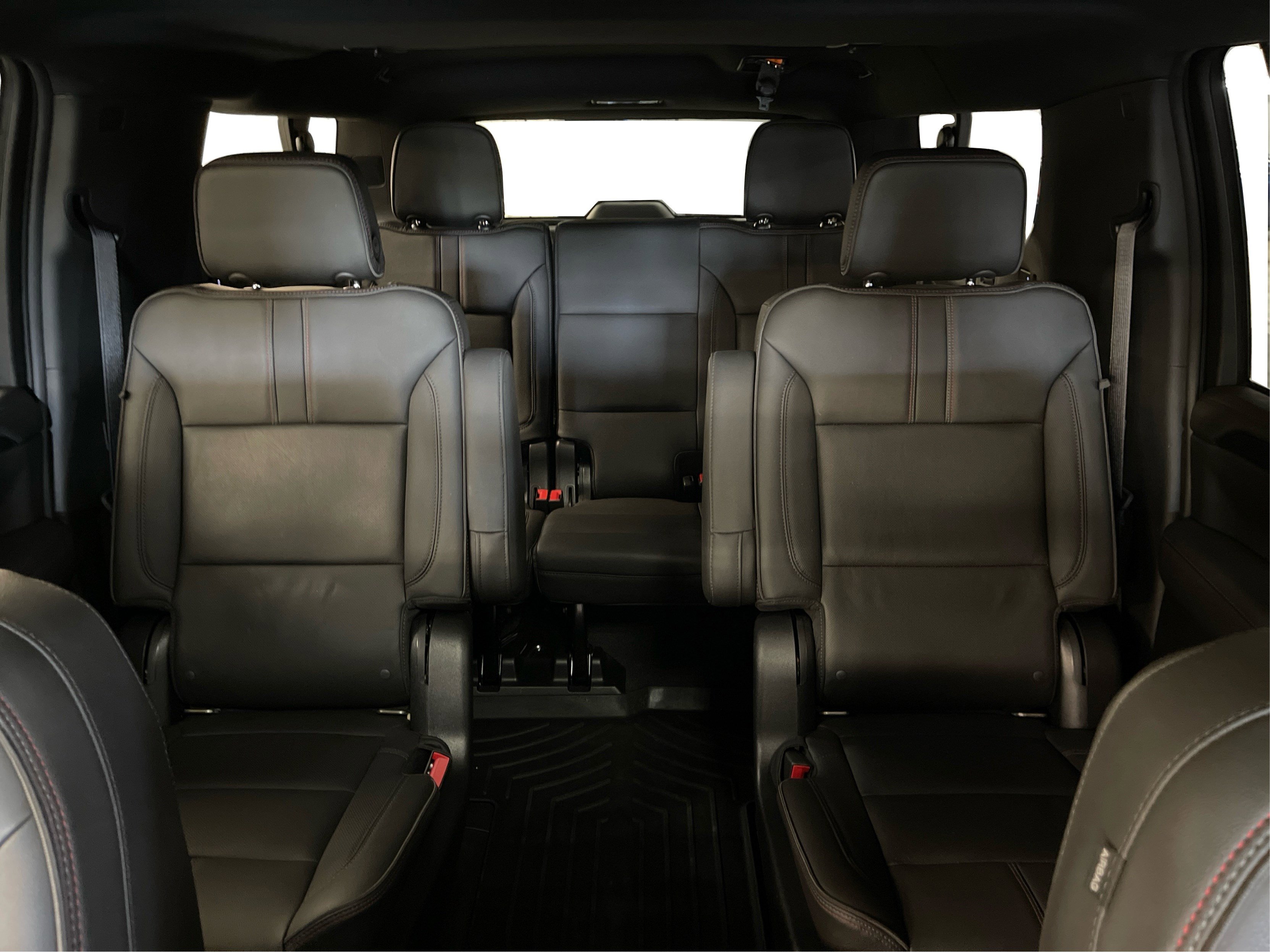 2022 Chevrolet Suburban RST photo 10