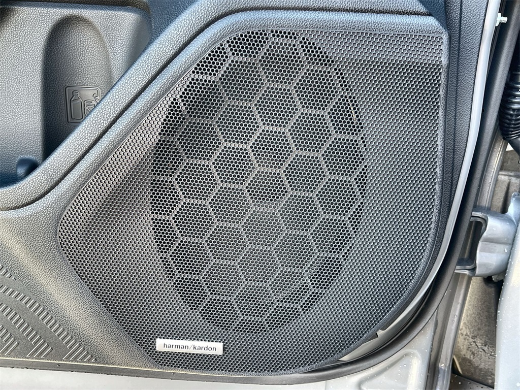 2025 Subaru Forester Touring photo 22