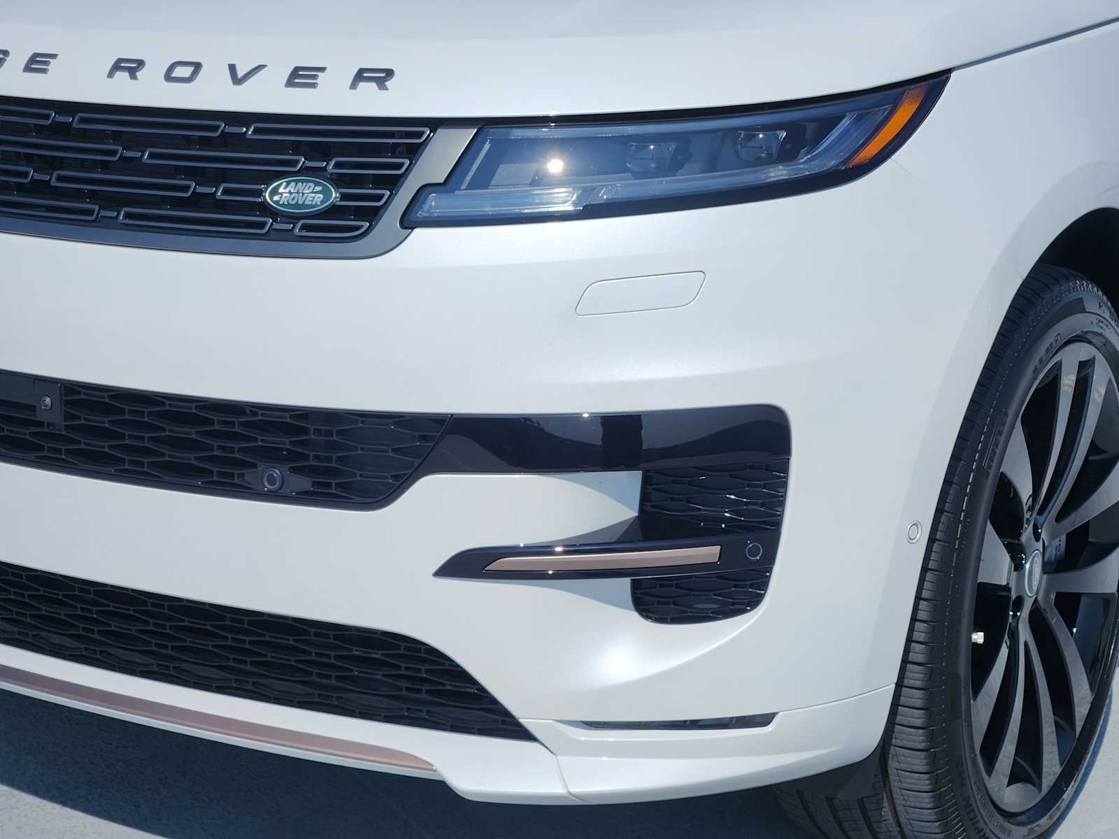 2025 Land Rover Range Rover Sport SE photo 8