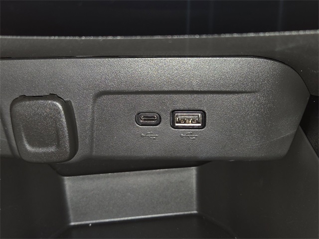 2024 Chevrolet Trax LT photo 4