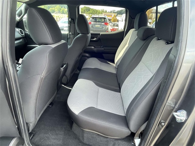 2022 Toyota Tacoma TRD Off-Road photo 28