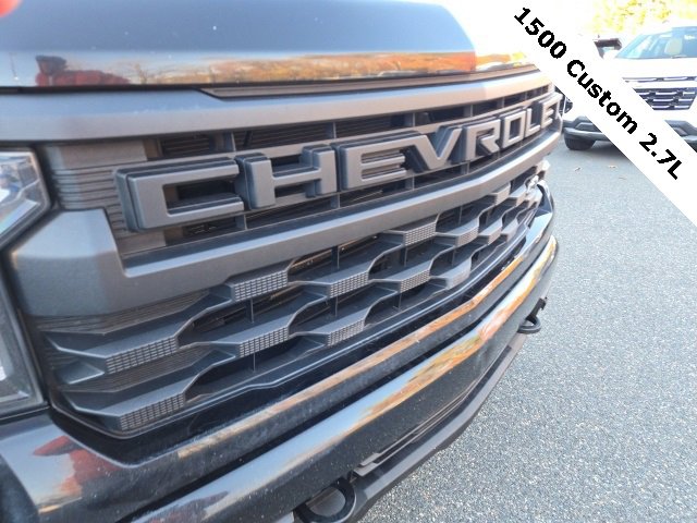 2023 Chevrolet Silverado 1500 Custom photo 2