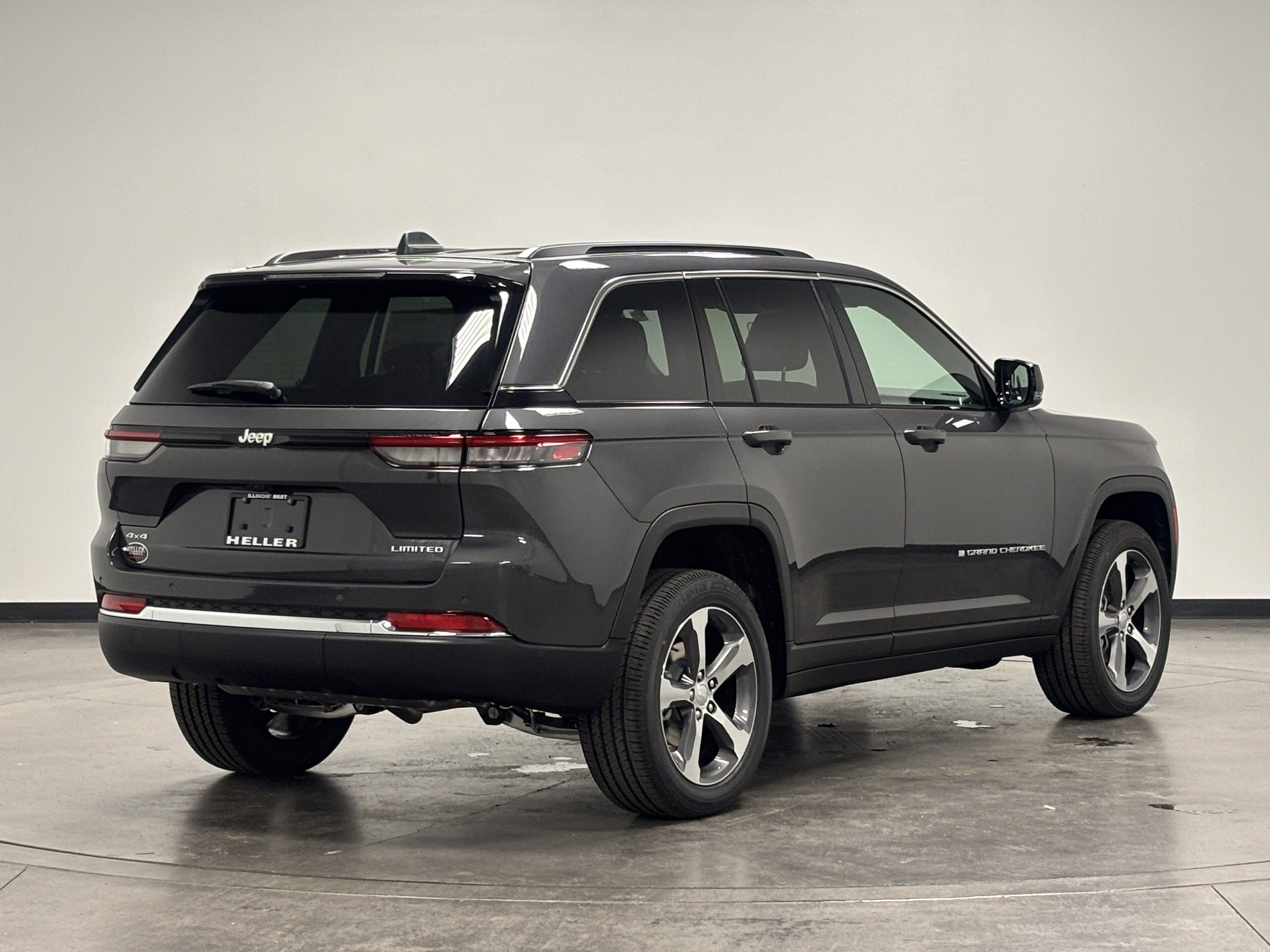 2025 Jeep Grand Cherokee Limited photo 2