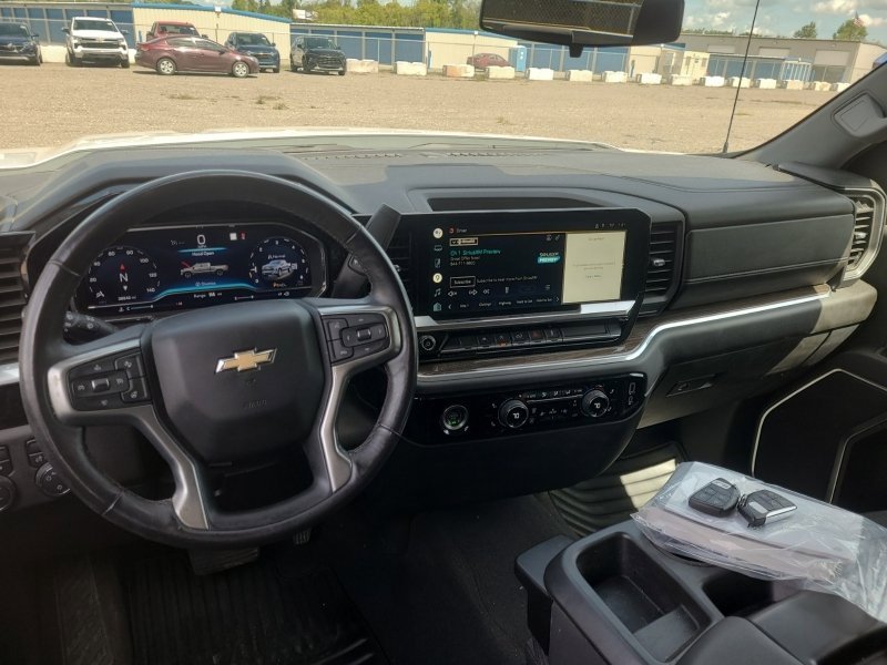 2022 Chevrolet Silverado 1500 LT photo 6