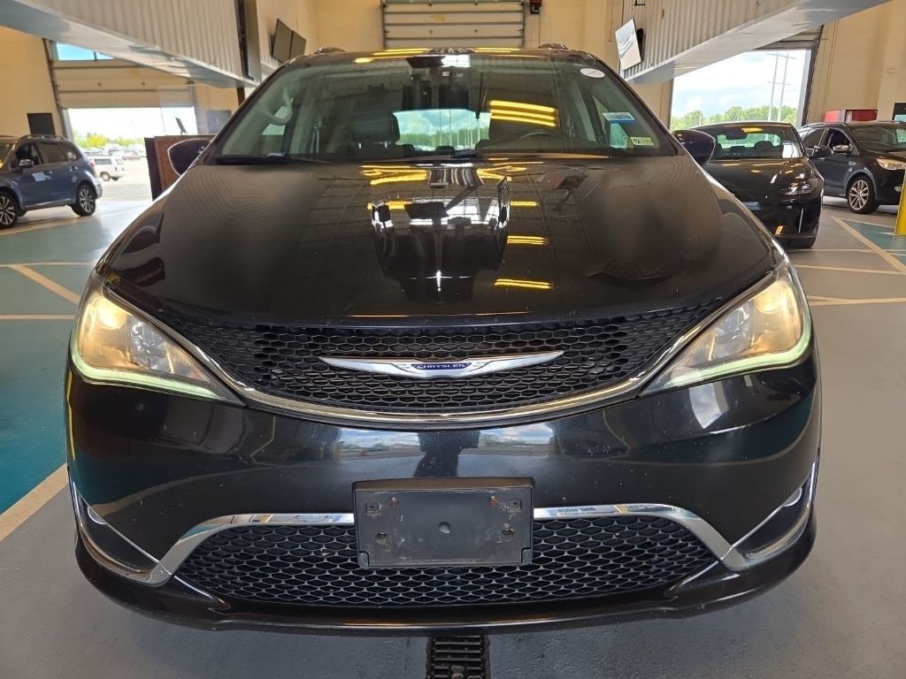 2019 Chrysler Pacifica Touring L photo 3