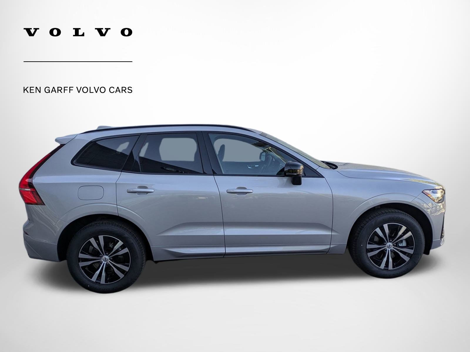 2025 Volvo XC60 Core photo 2