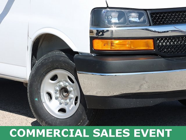 2025 Chevrolet Express Cutaway 3500 photo 3