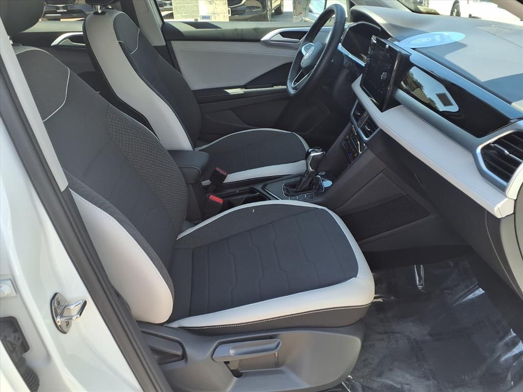 2025 Volkswagen Taos SE photo 19