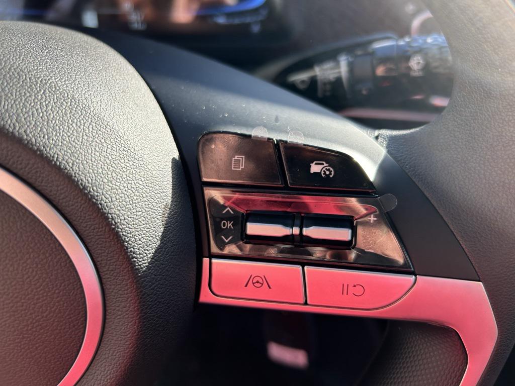 2025 Hyundai Elantra SE photo 13